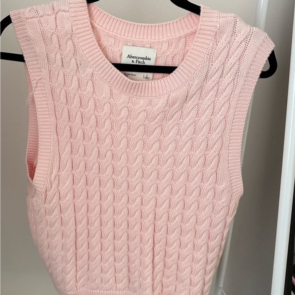 Abercrombie and Fitch Sleeveless Cable Knit Sweater Vest